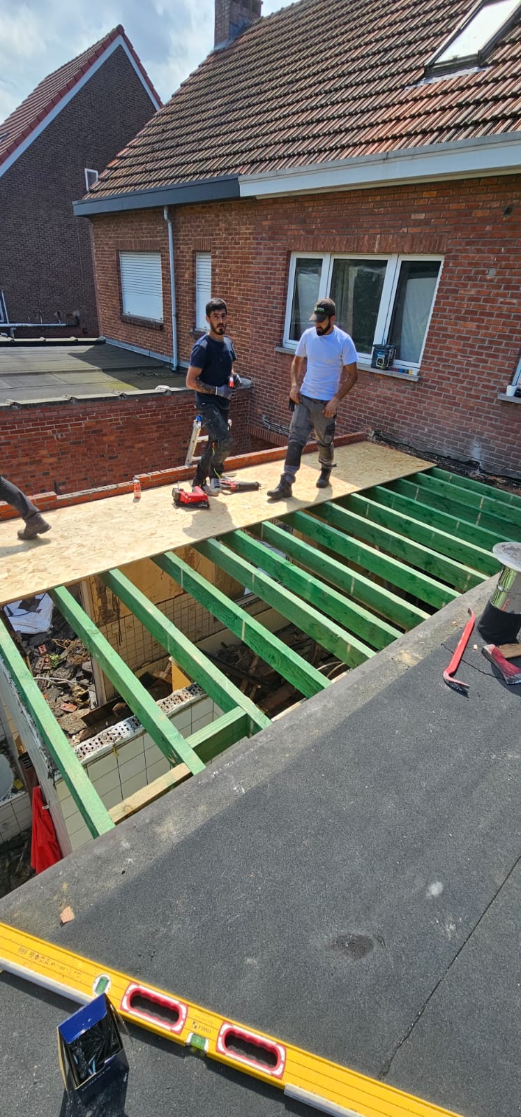 Nieuwe dakstructuur — realisatie Alpha Energie