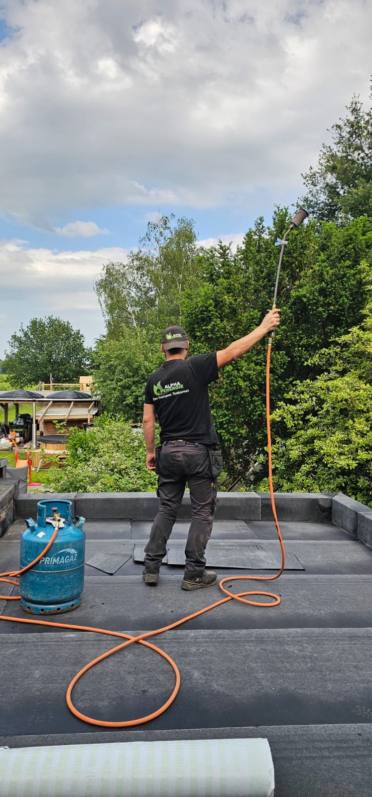 EPDM/roofing branden — realisatie Alpha Energie